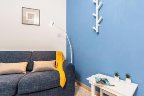 Family Apartment, Multiple Bedrooms (Casa Mimì) | Living area | 21-inch TV with digital channels - Casa Mimi (Alghero)