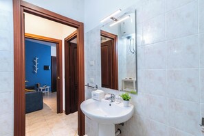 Family Apartment, Multiple Bedrooms (Casa Mimì) | Bathroom - Casa Mimi (Alghero)