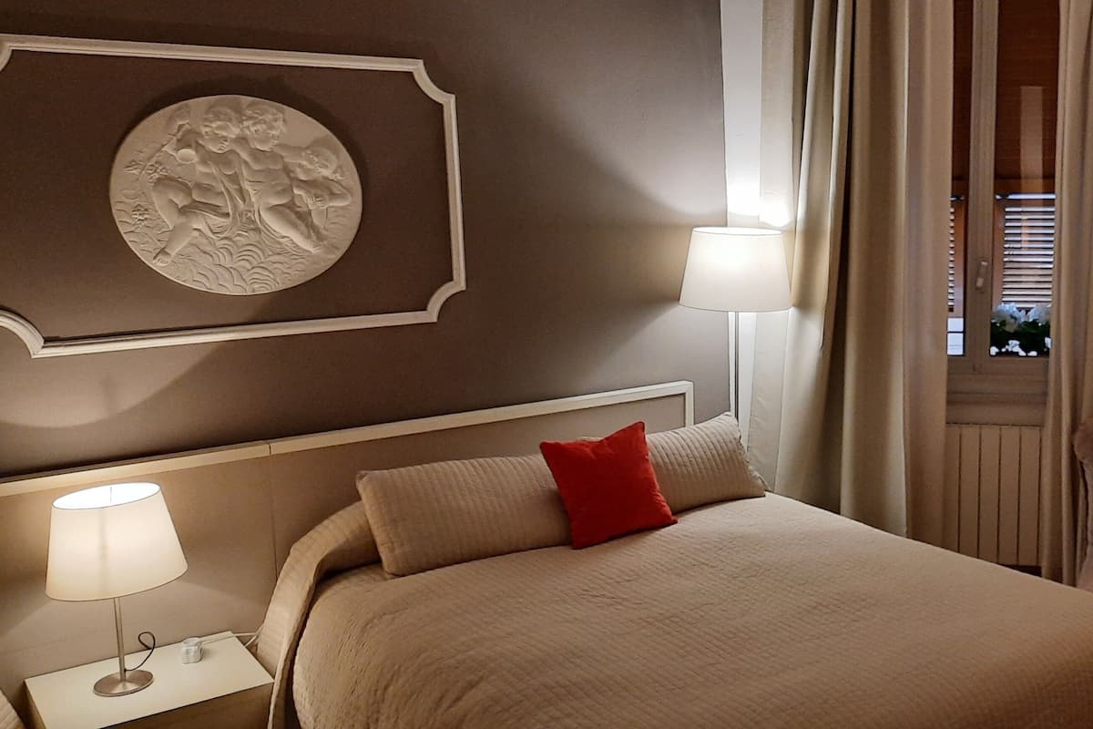Triple Room | In-room safe, desk, blackout drapes, free WiFi