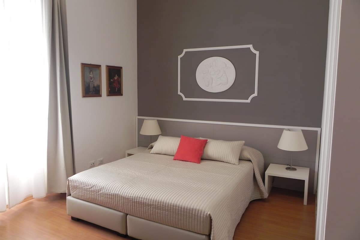 Deluxe Triple Room | In-room safe, desk, blackout drapes, free WiFi