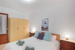 2 bedrooms, iron/ironing board, WiFi, bed sheets