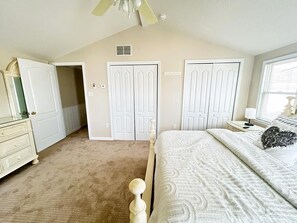 5 bedrooms, iron/ironing board, Internet