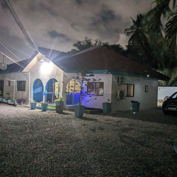 Exterior - Welcome home to Accra Apartment for Short Stay Rental (Accra)