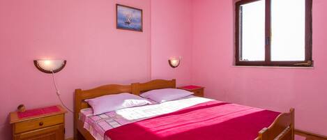 Iron/ironing board, free WiFi