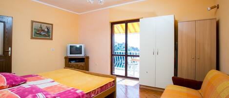 Iron/ironing board, free WiFi