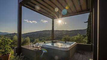 Tina de hidromasaje al aire libre