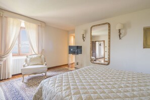 5 habitaciones, tabla de planchar con plancha y cuna de viaje 