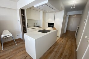 Mikrowelle, Ofen, Herdplatte, Geschirrspüler