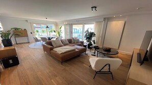 Smart TV - Duplex in Knokke-Heist near Beach & Casino (KNOKKE-HEIST)