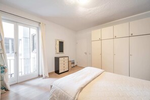 2 chambres, fer et planche Ă repasser