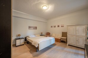 2 bedrooms, iron/ironing board, free WiFi