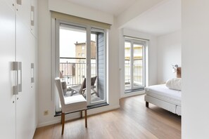 3 bedrooms, iron/ironing board, internet