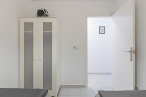 2 bedrooms, Internet, bed sheets, wheelchair access