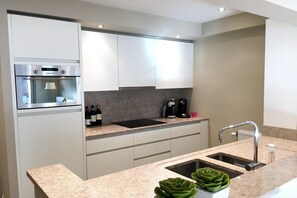 Micro-ondes, plaque de cuisson, lave-vaisselle