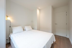 3 bedrooms, iron/ironing board, internet