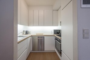 Micro-ondes, four, plaque de cuisson, lave-vaisselle