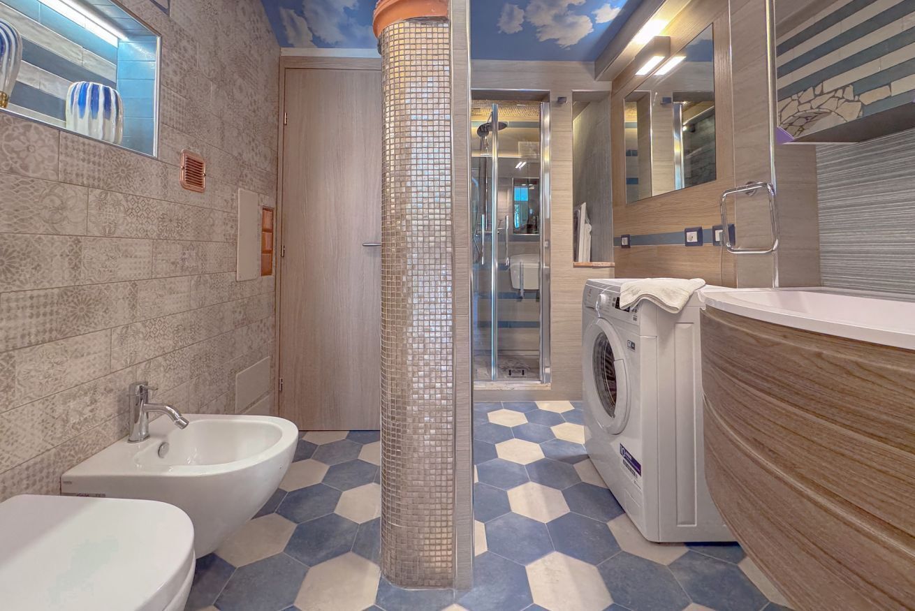 Dusche, Haartrockner, Bidet, Handtücher
