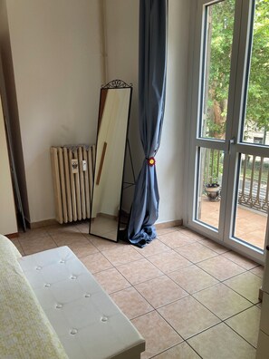 1 chambre, fer et planche à repasser, Wi-Fi gratuit, draps fournis