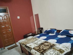  Non AC bedroom without Kitchen  | Free WiFi - Ramakantam Home Stay (Faizabad)