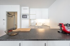 Mikrovågsugn, ugn, spishäll och diskmaskin