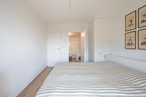 3 bedrooms, iron/ironing board, free WiFi