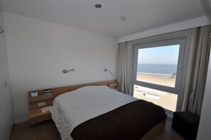 2 chambres, fer et planche à repasser