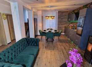 Smart TV, fireplace