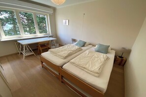 3 chambres, fer et planche Ă repasser