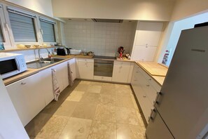 Micro-ondes, four, plaque de cuisson, lave-vaisselle