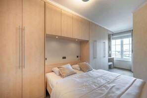 2 bedrooms, iron/ironing board
