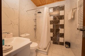 Bathroom - Hotel and Restaurant VILLA GIVISI (Lagodekhi)