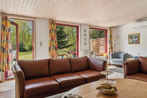 Living area - Charming holiday home in peaceful surroundings (Gedser)