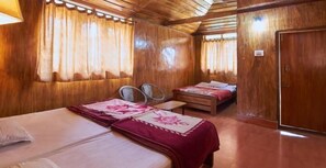 Grand Quadruple Room - Jungle Mount Adventures (Madikeri)