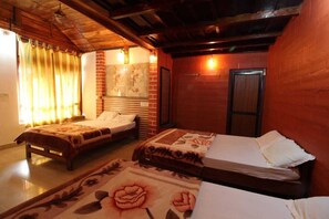 Grand Quadruple Room - Jungle Mount Adventures (Madikeri)