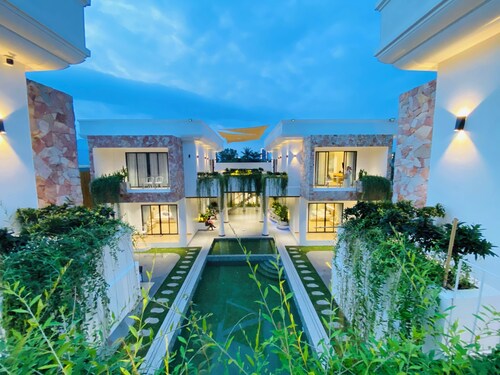 Charming 3-bedroom villa with WiFi, AC in lovely Kampot