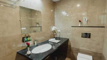 Classic Room | Bathroom | Shower, free toiletries, slippers, towels