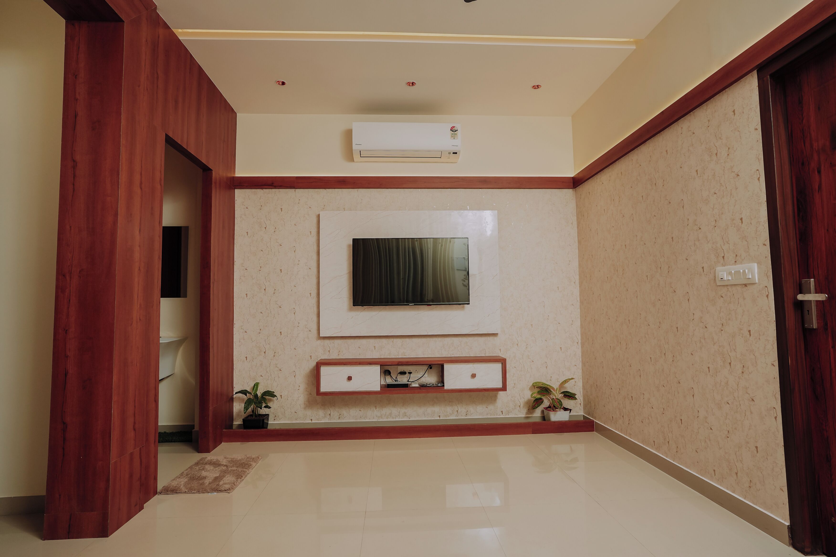 Junior Suite, City View | Living area