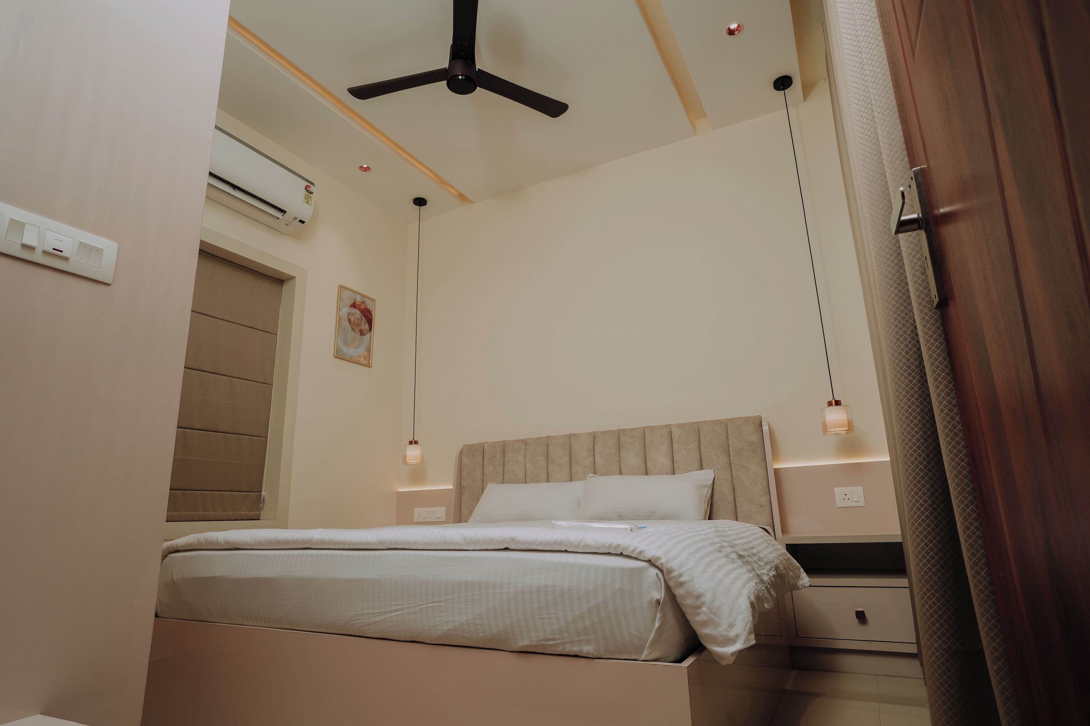 Deluxe Double Room, City View | Desk, laptop workspace, free WiFi