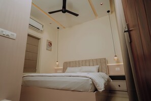 Habitación doble Deluxe, vista a la ciudad | Escritorio, espacio para trabajar con laptop y wifi gratis