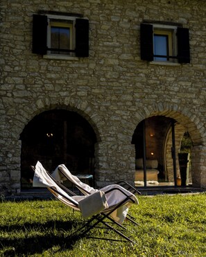 Terrace/patio - BORGO PARADISO-VENERE marvelous stone house overlooking Lake Garda. Pet Friendly (Lombardia)