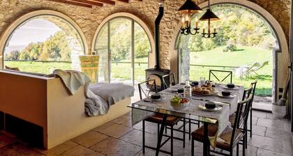 BORGO PARADISO-VENERE marvelous stone house overlooking Lake Garda. Pet Friendly