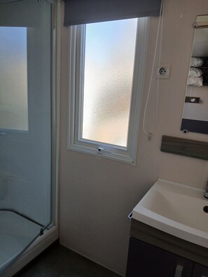 Bathroom - Mobilhome au Lac  (Cadenet)