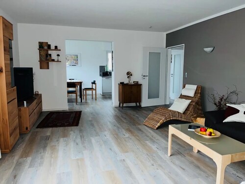 Ferienwohnung 'Bei Den Taunusbäumen' mit Privatem Garten und Wi-Fi