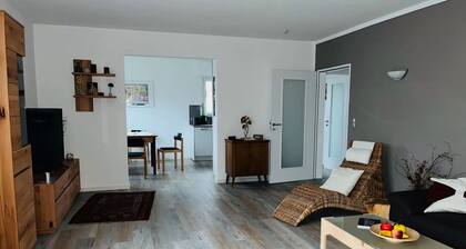 Ferienwohnung 'Bei Den Taunusbäumen' mit Privatem Garten und Wi-Fi