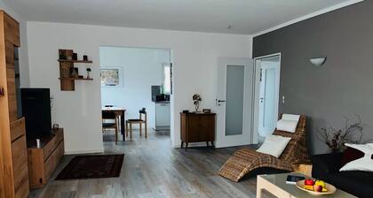 Ferienwohnung 'Bei Den Taunusbäumen' mit Privatem Garten und Wi-Fi