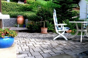 Terrace/patio - Holiday Apartment 'Am Silberg' with Mountain View, Private Terrace & Wi-Fi (Plettenberg)