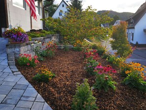 Property grounds - Holiday Apartment 'Am Silberg' with Mountain View, Private Terrace & Wi-Fi (Plettenberg)