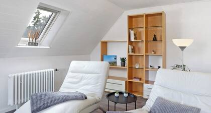 Apartment 'En Verde' with Private Garden, Balcony and Wi-Fi