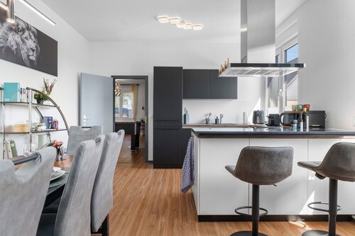 Apartment 'The Golden Lion - Quiet - Car Park' with Private Garden and Wi-Fi