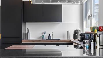 KĂŒhlschrank, Mikrowelle, Ofen, Herdplatte